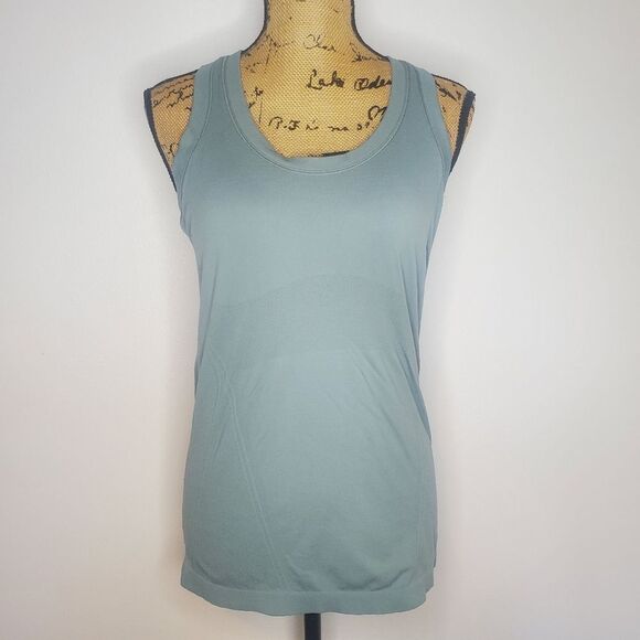 Lululemon Racerback Tank in Light Blue Size 8 - Picture 1 of 8